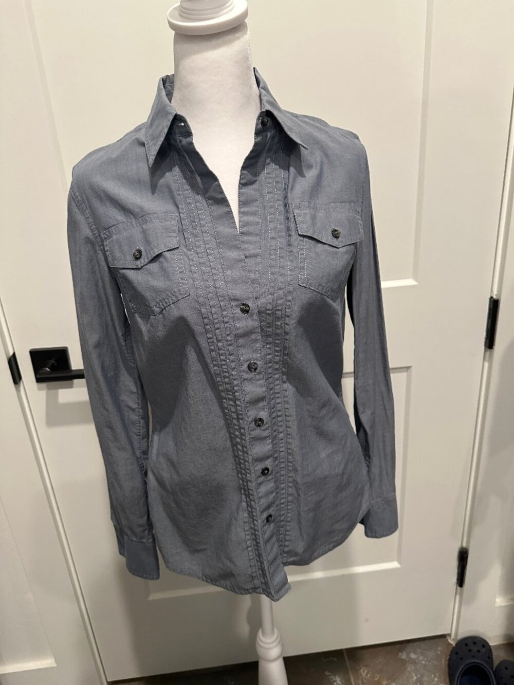 Banana Republic Button Down Blue Denim-Look Shirt Sz XS